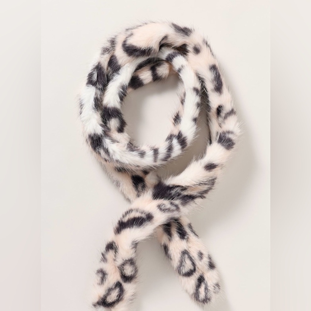 •| Anthropologie leopard print scarf